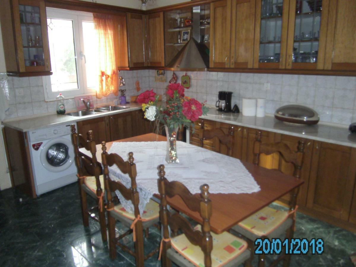 George'S House Apartment Ágios Matthaíos Екстериор снимка