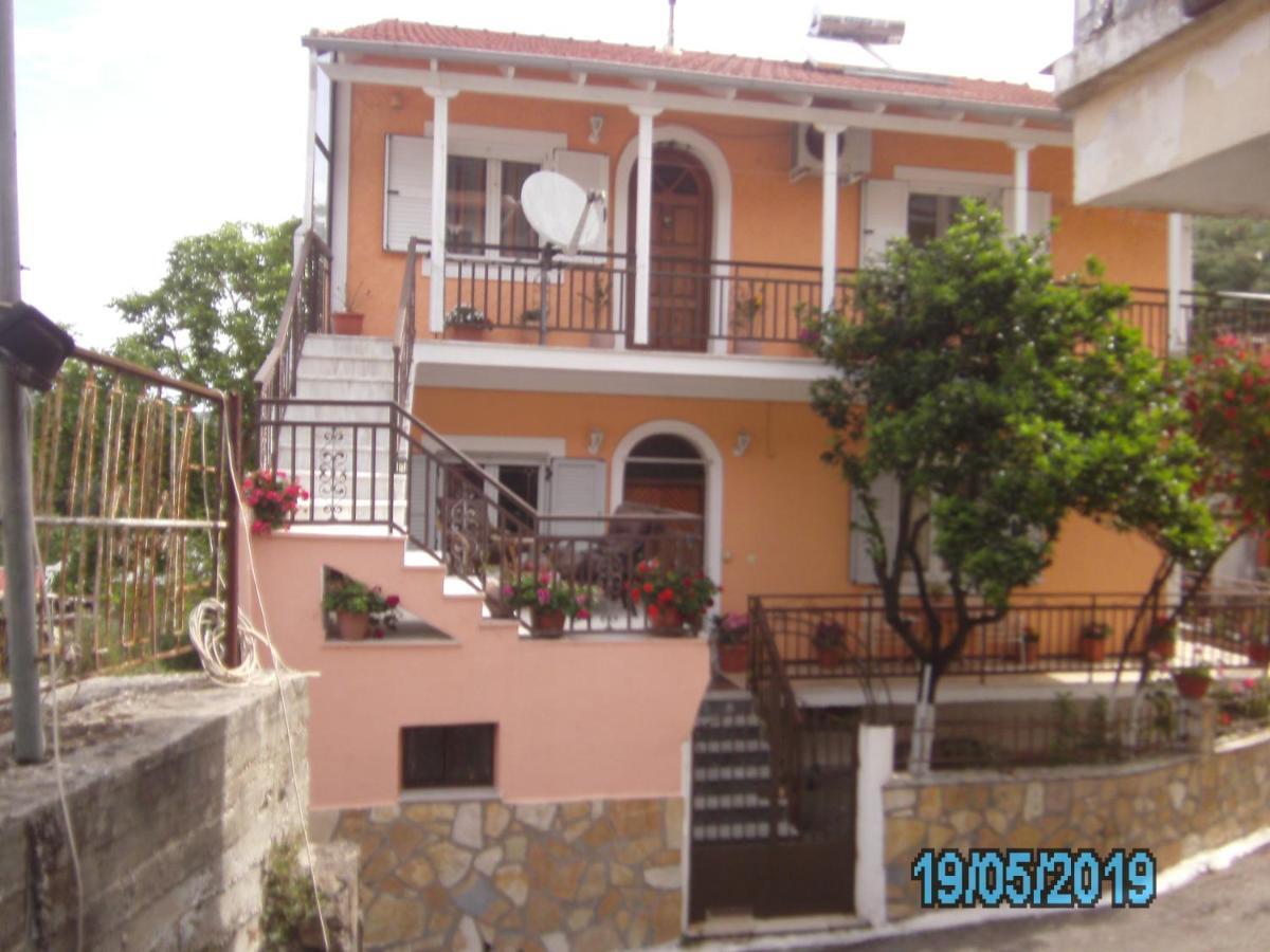 George'S House Apartment Ágios Matthaíos Екстериор снимка